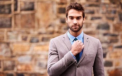How to Be a Confident Man: Guide on How to Increase Your Manly Confidence