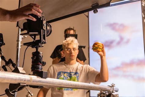 What camera settings guarantee vibrant, mouth-watering food adventure photos?