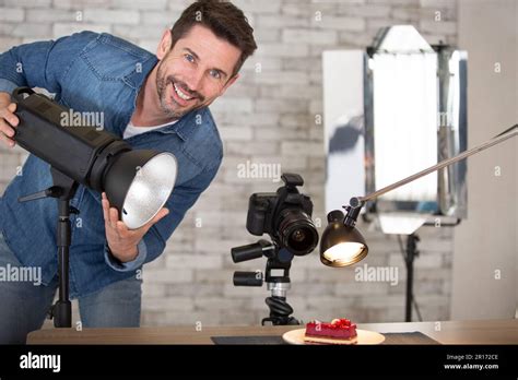setting-up lighting for food photography in a studio Stock Photo - Alamy