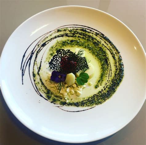 Pin by Mary Joy on Plating Inspo | Gourmet food plating, Food garnishes ...