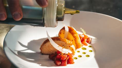 Pro plating techniques for making everyday meals look gourmet & Instagram-ready?