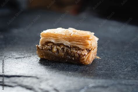 primer plano macro de baklava pastel típico y tradicional turco masa ...