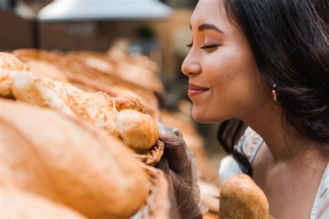 How can Visual Bites convey sensory details beyond sight for true foodie engagement?