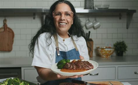 What visual cues help find authentic local food on real foodie adventures?