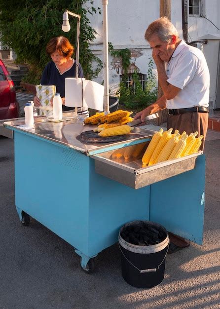 48,000+ Street Vendor Food Pictures