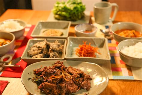 2 Ways To Live Like Locals With Authentic Food Experiences