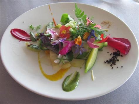 Maintain vibrant colors & crisp textures in plated recipes for stunning visual appeal?