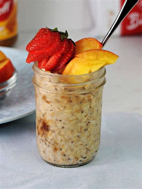 Layered Overnight Oats with Frozen Fruit - Ovenspiration