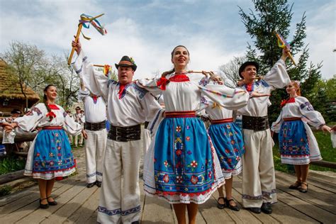 Water-pouring and ‘crooked dance’ in Uzhhorod