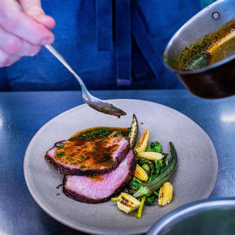 What plating tips elevate simple recipes to “foodie feed” worthy dishes for visual appeal?