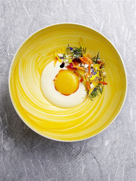 What plating tricks elevate simple recipes for stunning visual appeal?