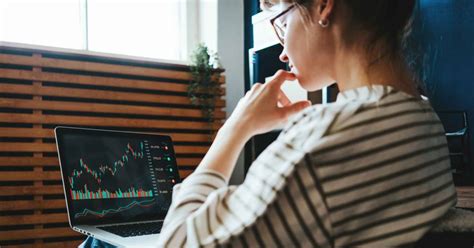 Best methods to discover visually stunning, authentic local foodie gems?