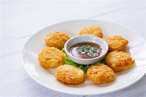 What simple plating tips elevate recipe visuals for stunning food photos?