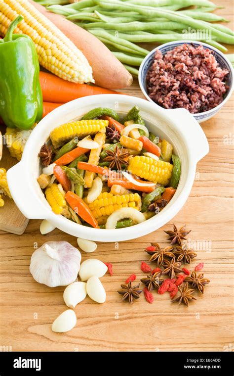 Assorted vegetables and cooked vegetable dish Stock Photo - Alamy