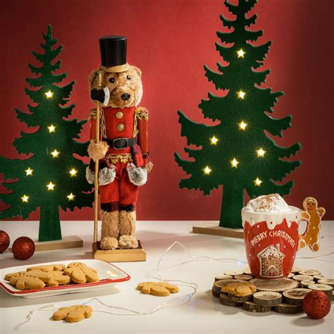 How do real foodies keep vibrant greens crisp for stunning salads?