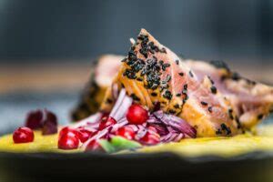 How to find authentic local eats for foodie adventures & capture drool-worthy visuals?