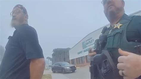 Beyond Yelp: How do real foodies visually discover truly authentic local flavors?