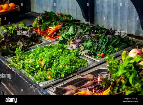 Leafy healthy greens hi-res stock photography and images - Alamy