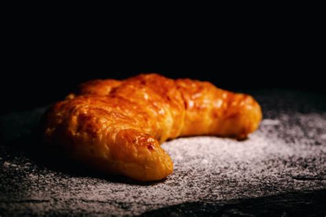 How to achieve that perfect golden-brown crust visually described in recipes?